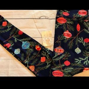 LulaRoe TC Leggings Charlie Brown Christmas
